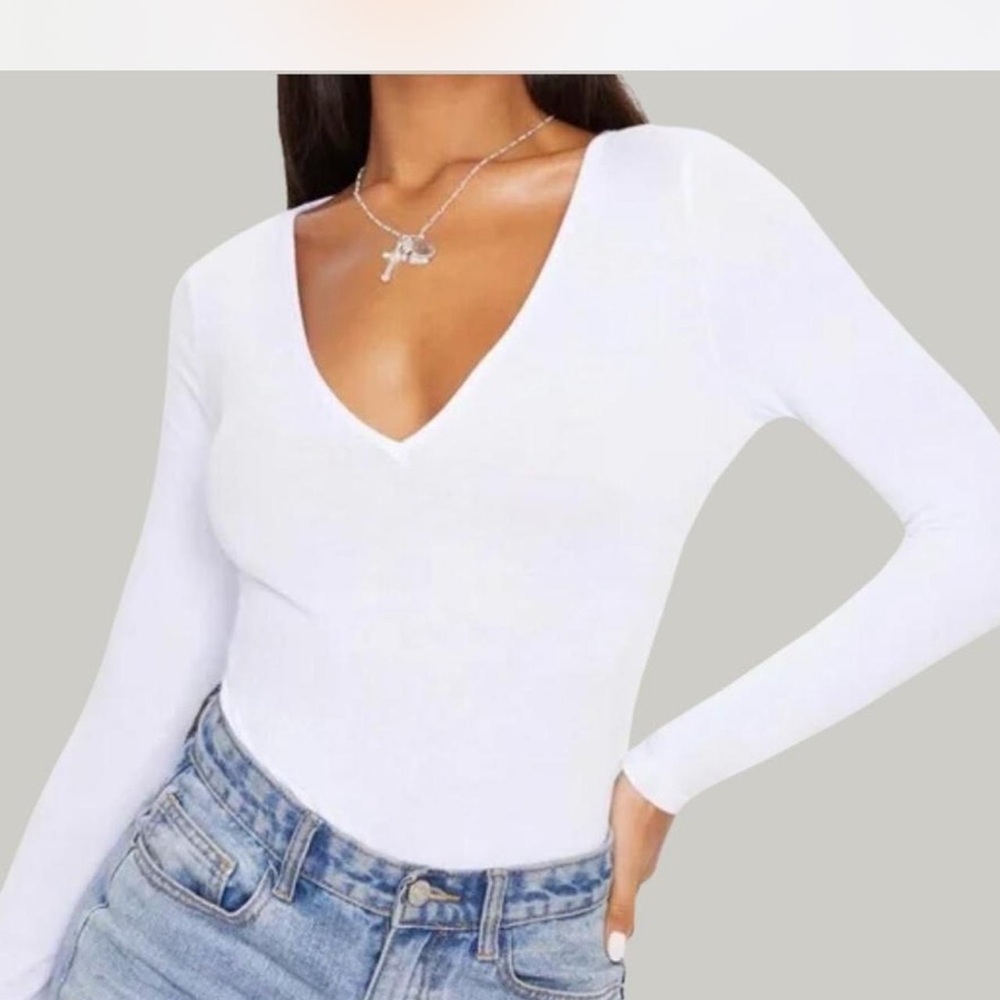 PrettyLittleThing White Deep V Long Sleeve Bodysuit - Picture 2 of 3